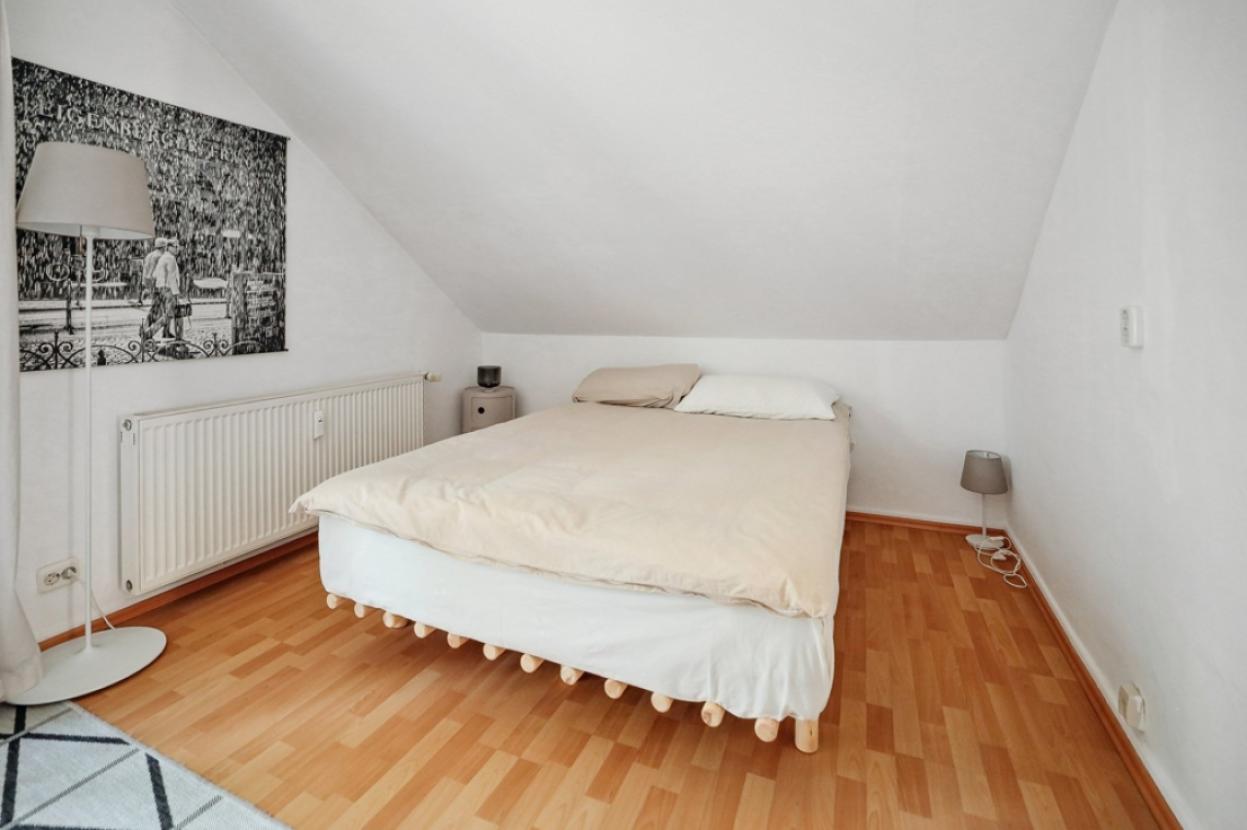 Schlafzimmer DG Links