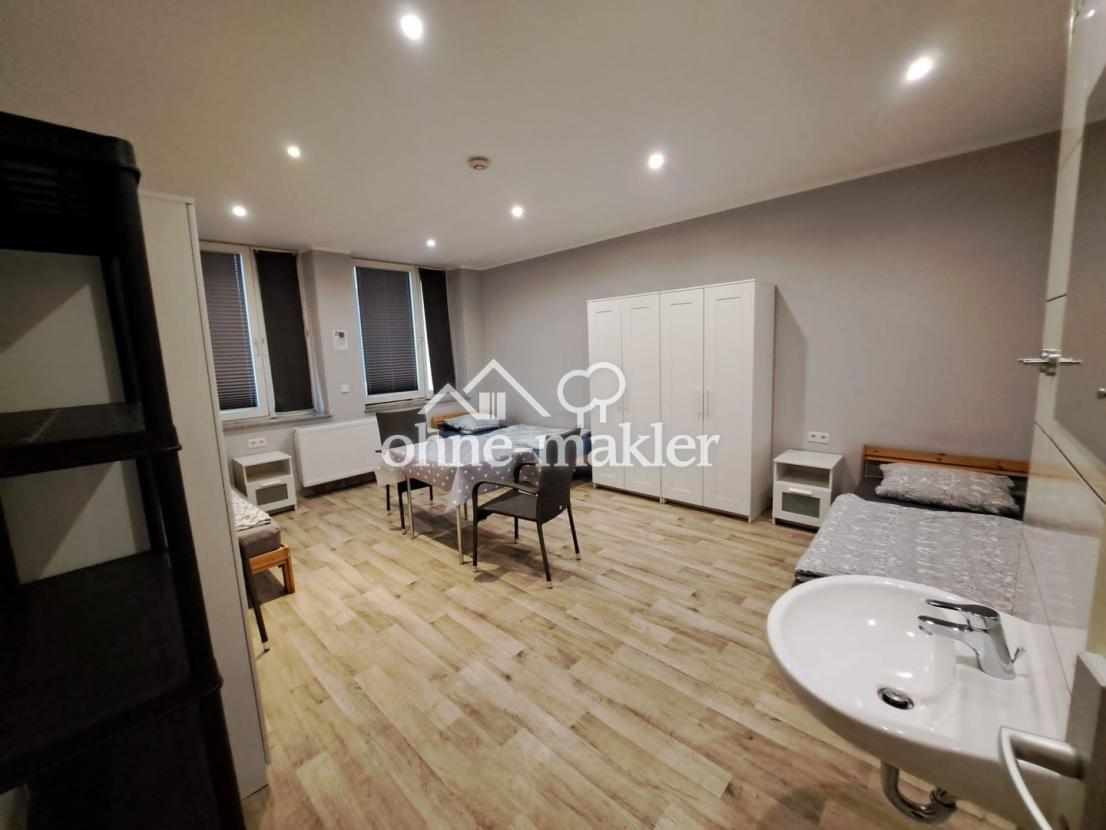 EG rechtes Straßenzimmer