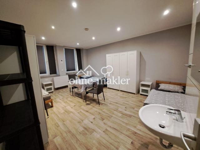 EG rechtes Straßenzimmer