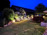 Natursteinmauer bei Nacht