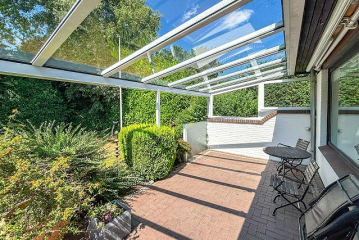 überdachte  Terrasse mit Beschattung