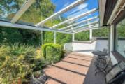überdachte  Terrasse mit Beschattung