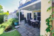 Überdachte Terrasse mit Garagenzugang