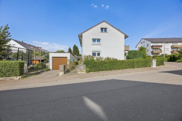 Außenansicht mit Garage 1