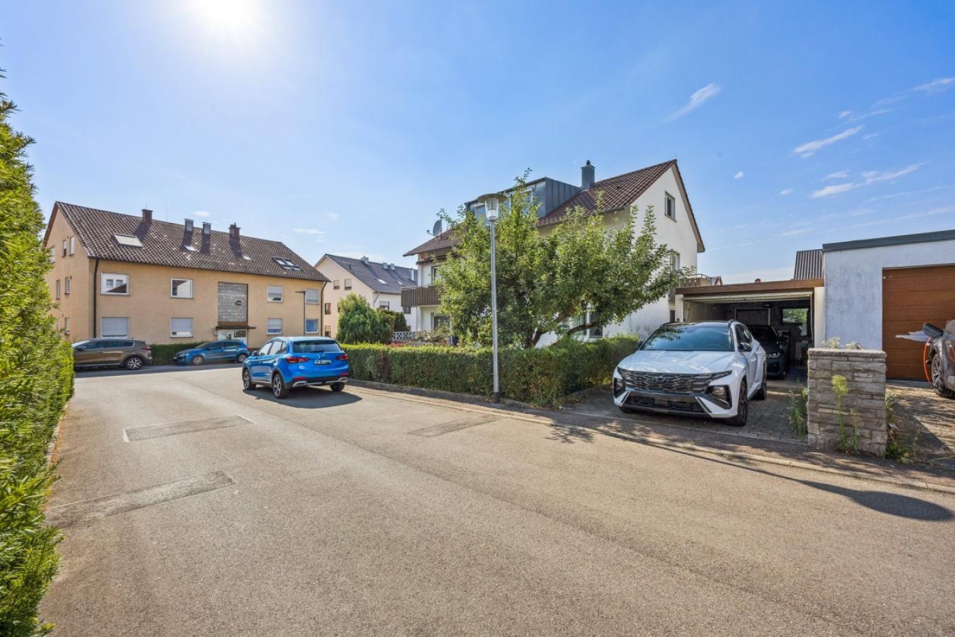 Außenansicht mit Garage 2