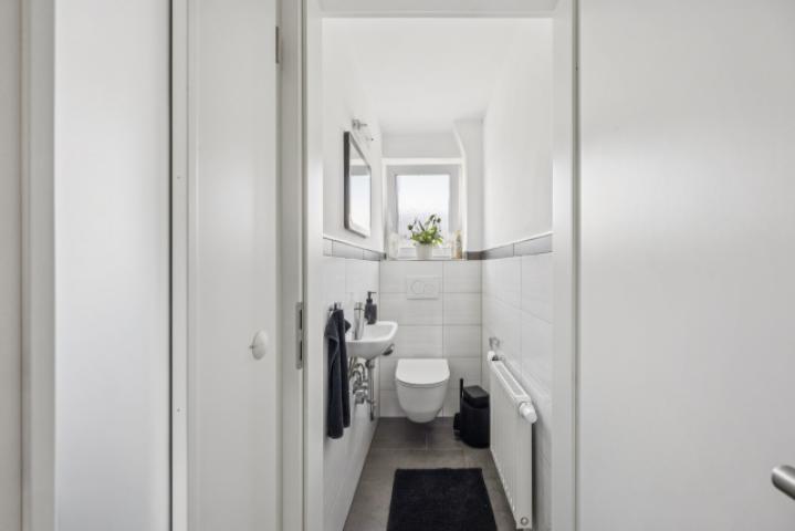 EG - WC