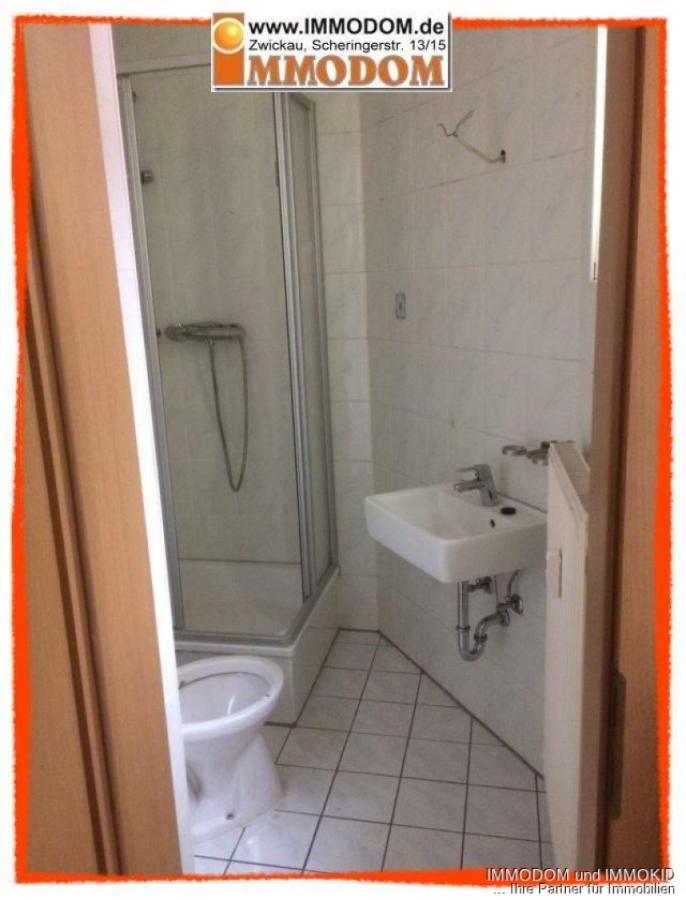 Bad mit Dusche und Fenster