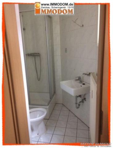 Bad mit Dusche und Fenster