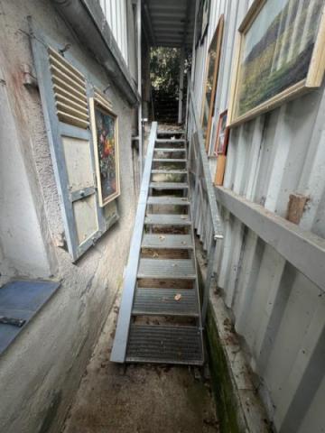 17 Treppe zum OG präpariert für Lift