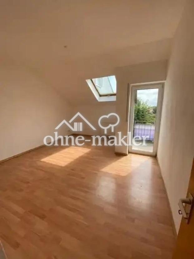 Wohnzimmer mit Balkon