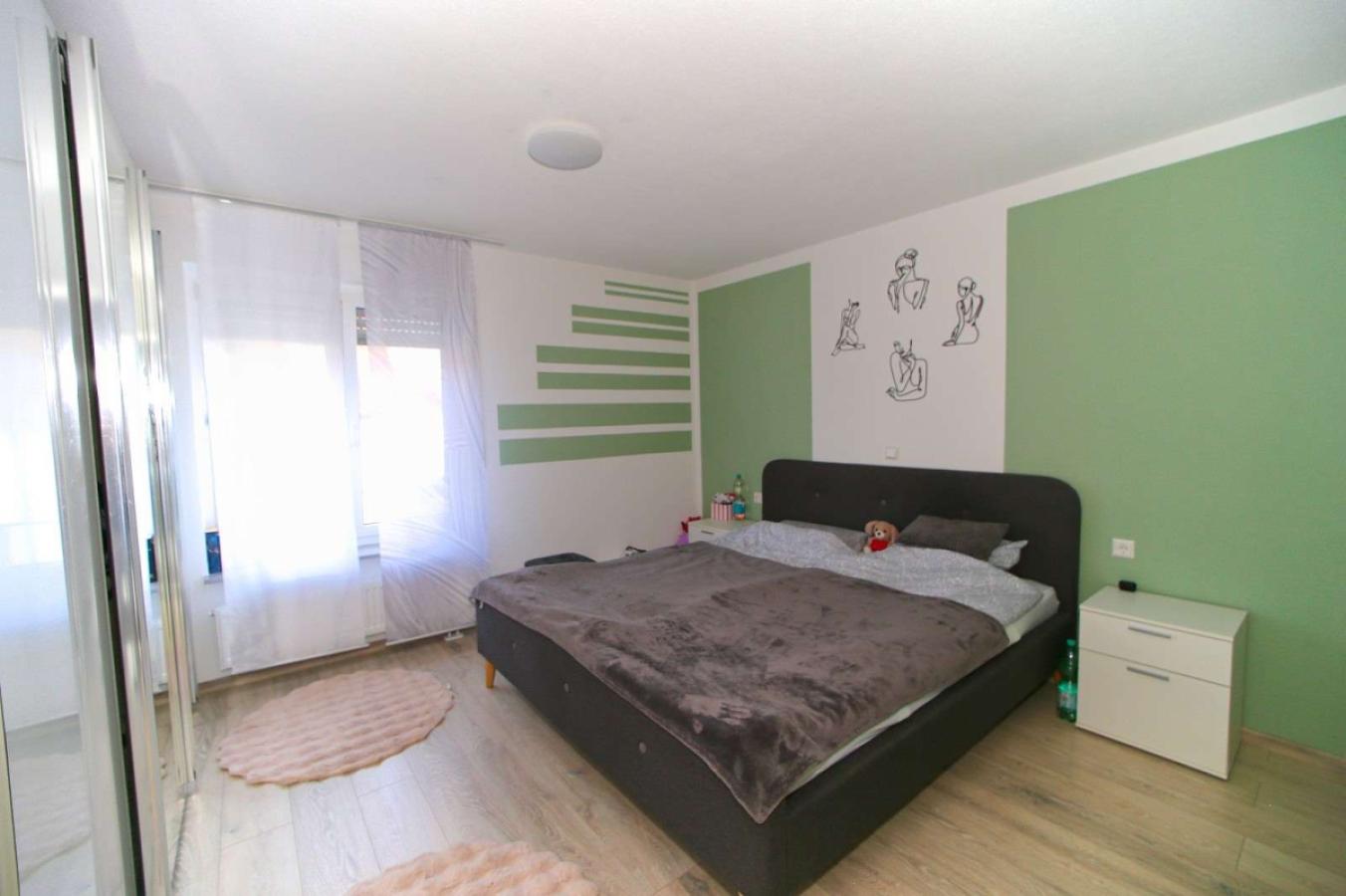 Schlafzimmer 1