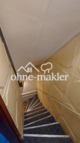 Treppe zwischen EG und Keller