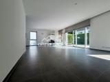 Wohnzimmer mit Kamin 