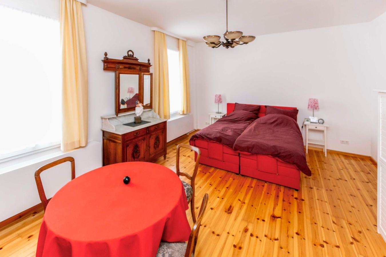 Schlafzimmer I OG