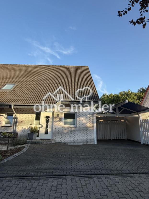 Hauseingang + Carport