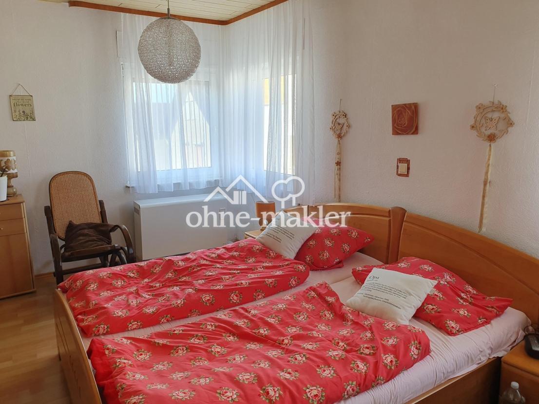 Schlafzimmer 1