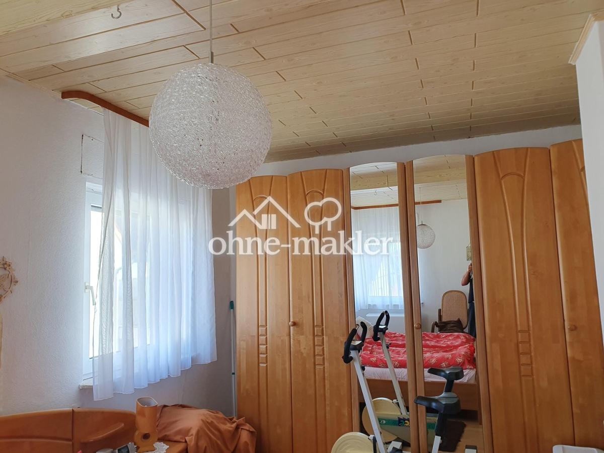 Schlafzimmer 1