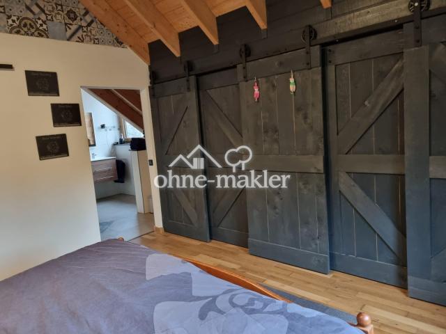 Schlafzimmer oben mit Dusche