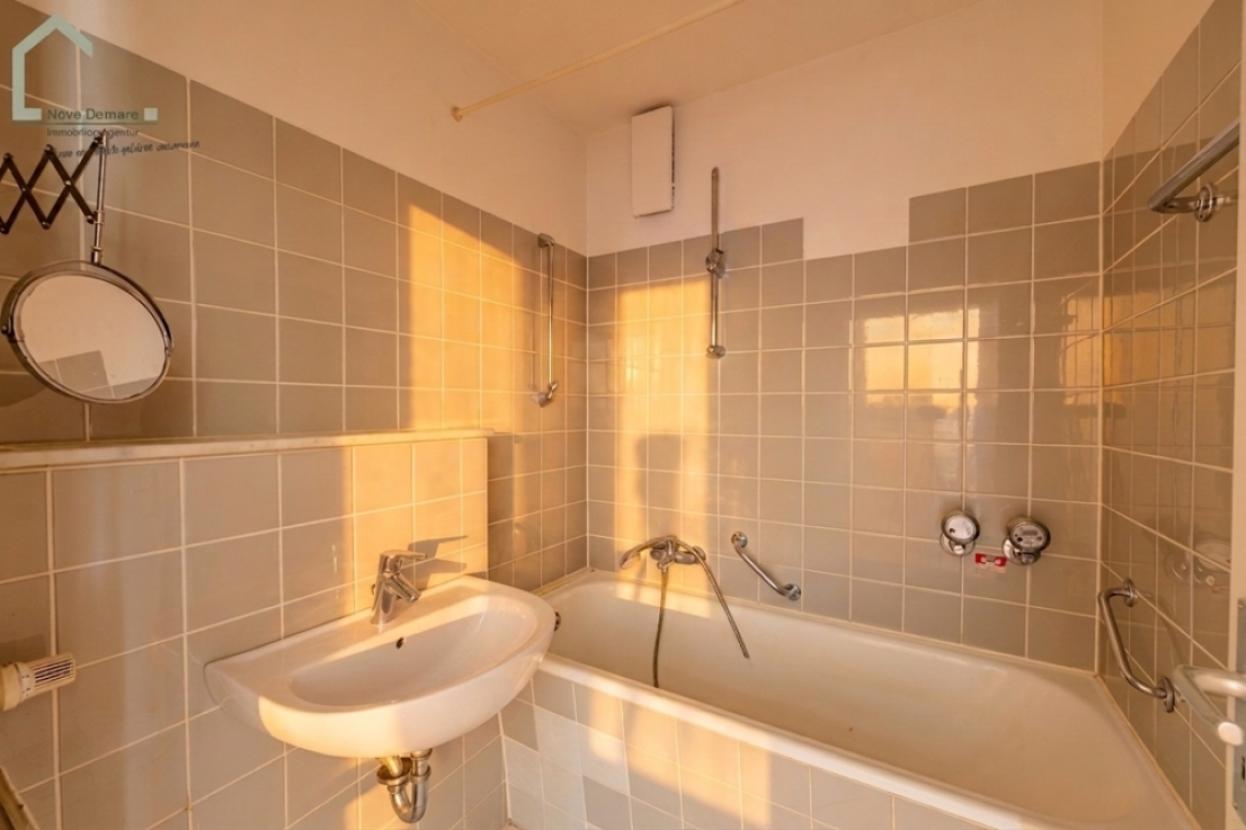 Badezimmer mit Badewanne