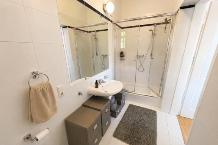 Tageslichtbad mit Dusche