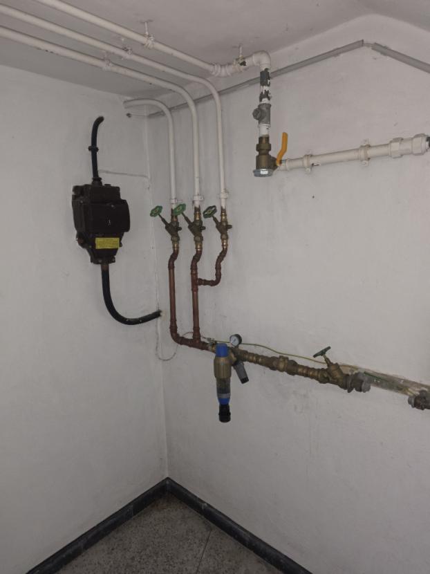 Hausanschluss  Strom und Gas