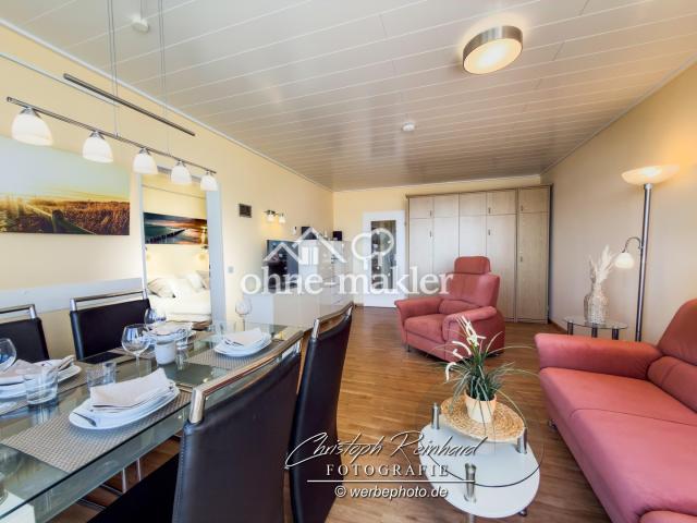 Wohnzimmer mit Schrankbett