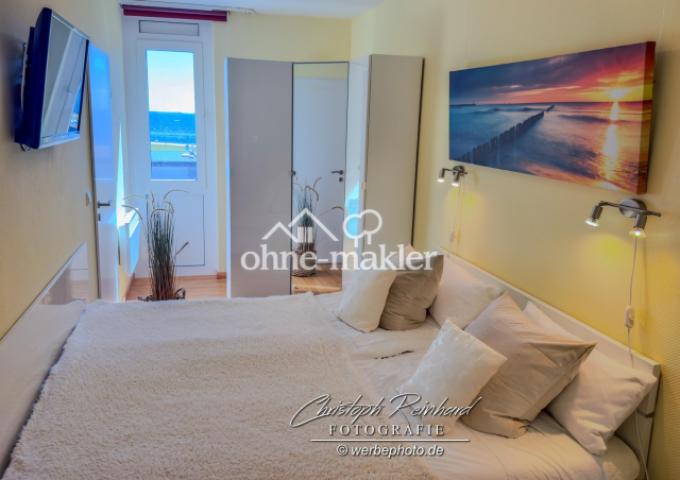 Schlafzimmer mit Bett 1,8x 2 m