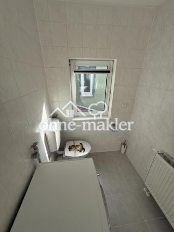 Waschmaschine und Toilette