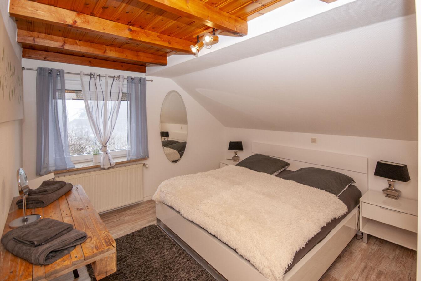Schlafzimmer - DG