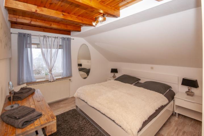 Schlafzimmer - DG