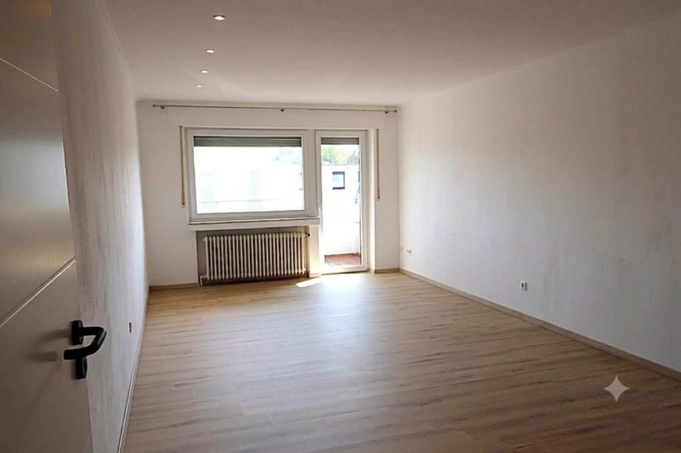 Wohnzimmer mit Balkon
