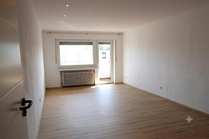 Wohnzimmer mit Balkon