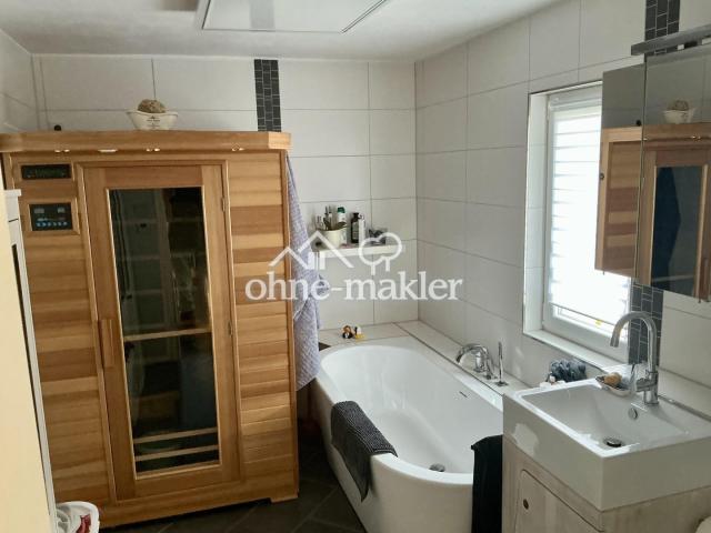 Infrarotsauna, große Badewanne