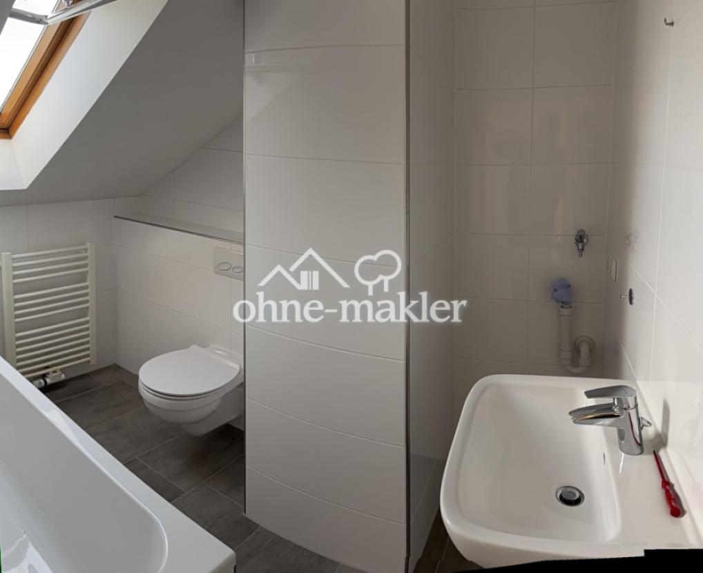 Bad mit Badewanne DG