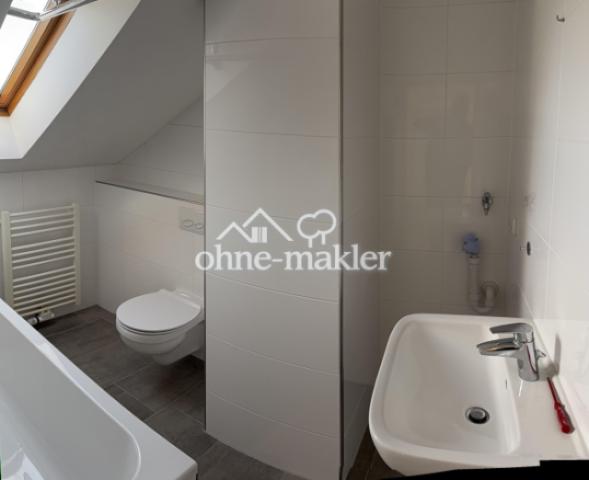 Bad mit Badewanne DG