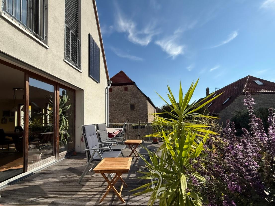 Sonnige Balkonterrasse