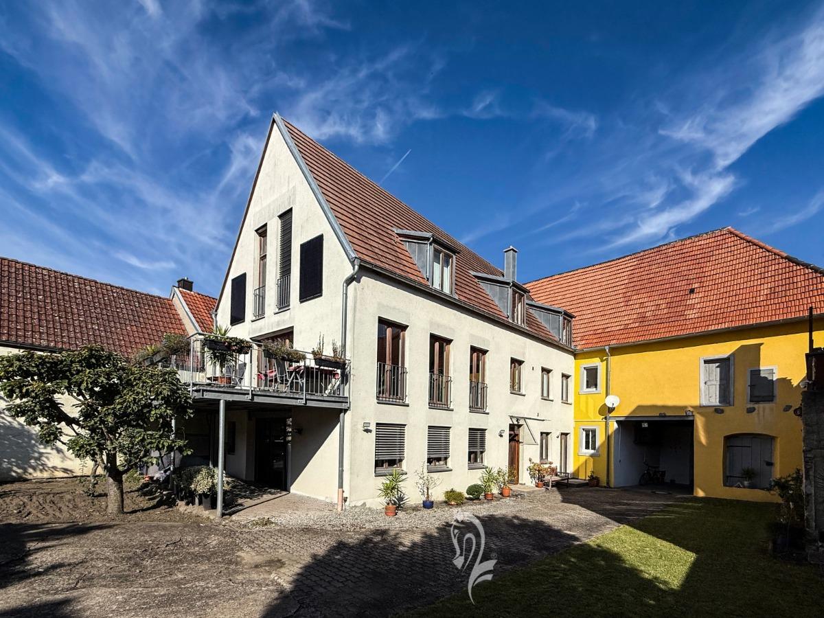 Innenhof mit Neubau