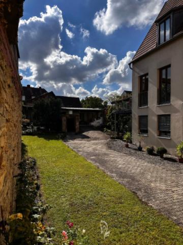 Innenhof mit Neubau