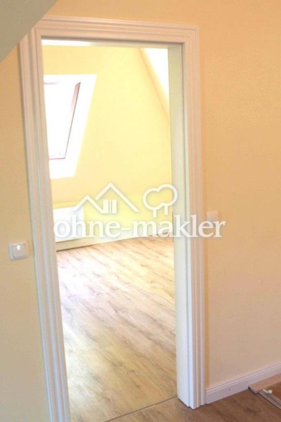 Blick ins Schlafzimmer im DG