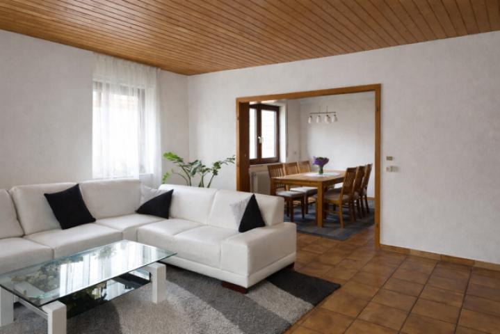 1.OG: Wohnzimmer mit Durchgang Esszimmer