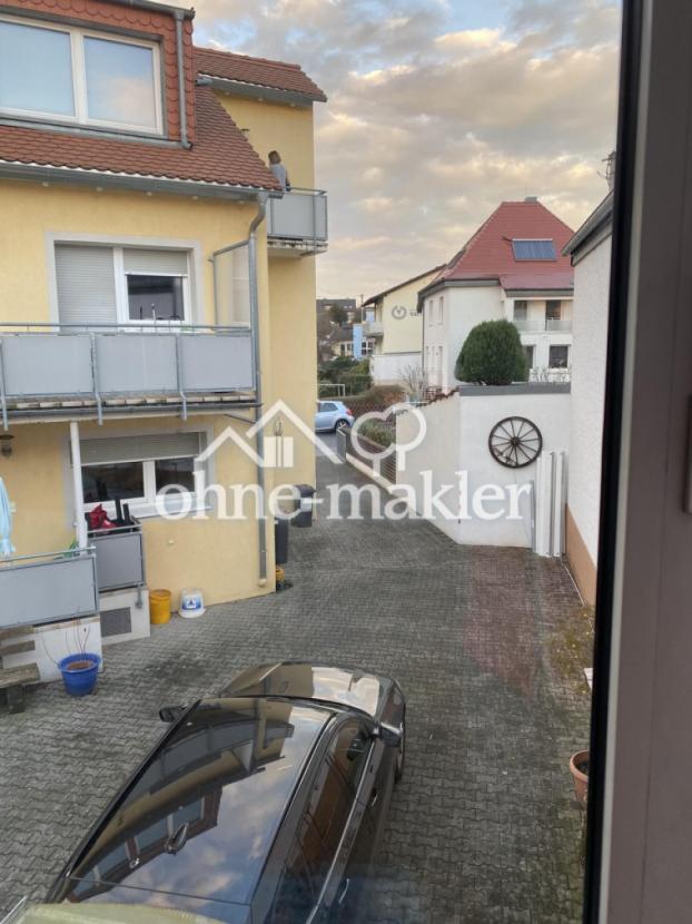 Blick auf Hof/Einfahrt