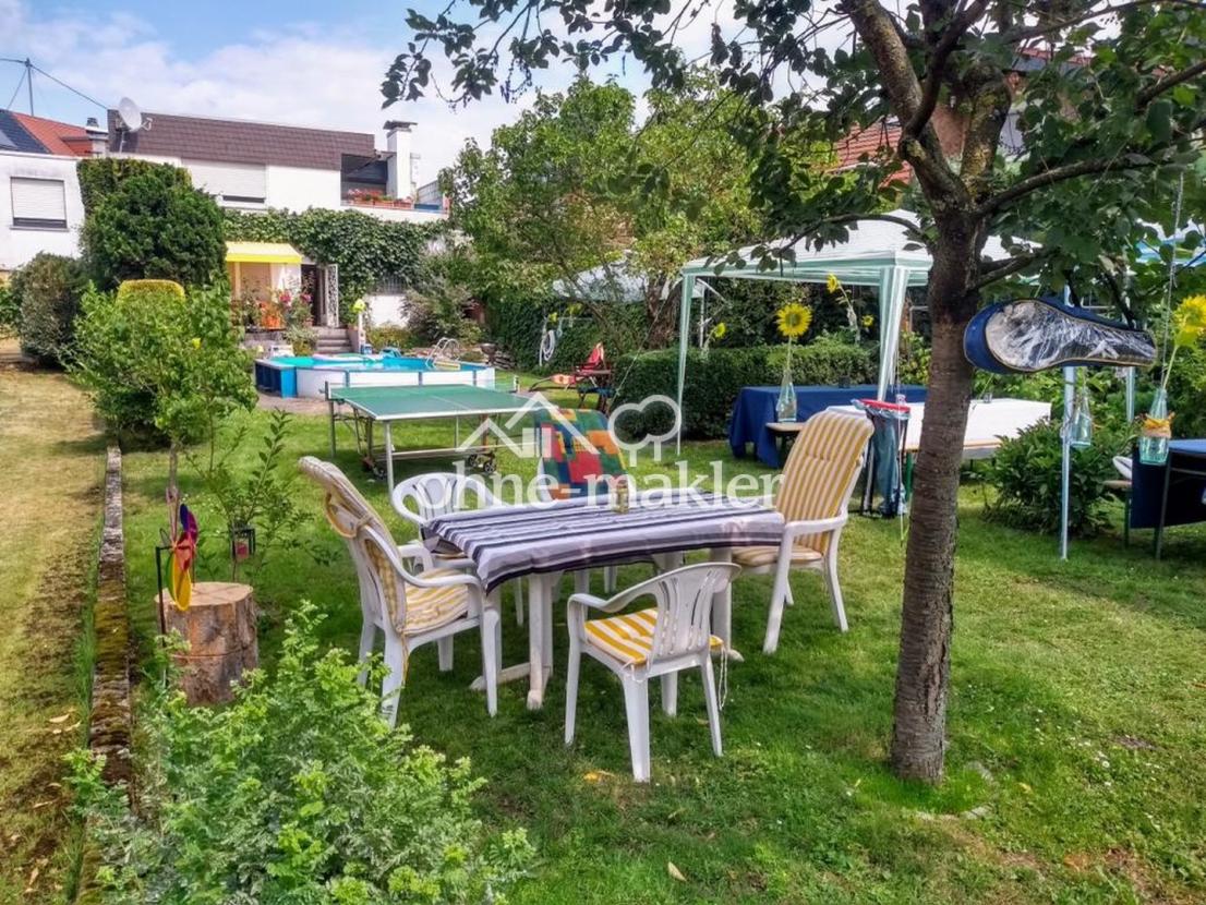 Blick auf Haus vom Garten
