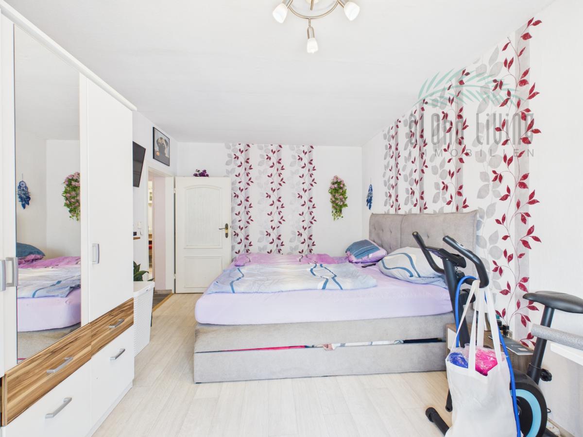 Schlafzimmer 1