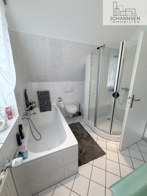 Badezimmer OG Wanne und Dusche