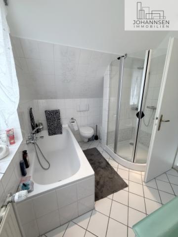 Badezimmer OG Wanne und Dusche