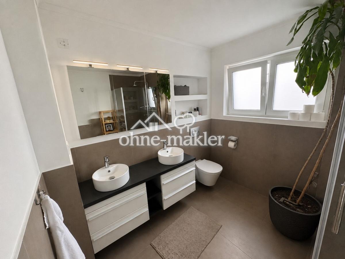 Warmes Bad am Schlafzimmer 