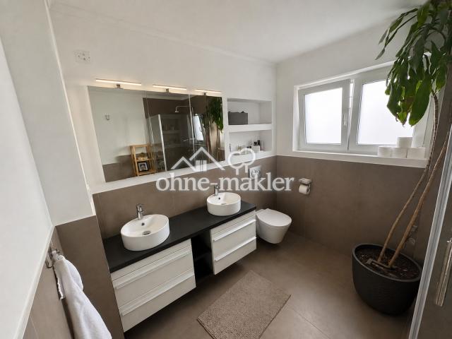 Warmes Bad am Schlafzimmer 