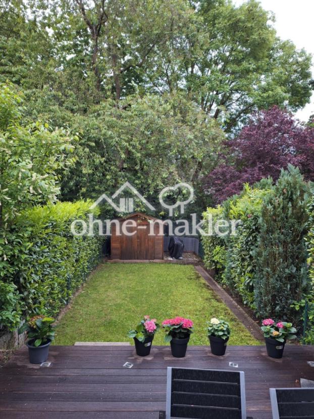 Garten mit Gartenhäuschen