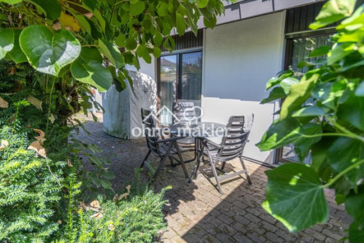 kleine Terrasse im Westen