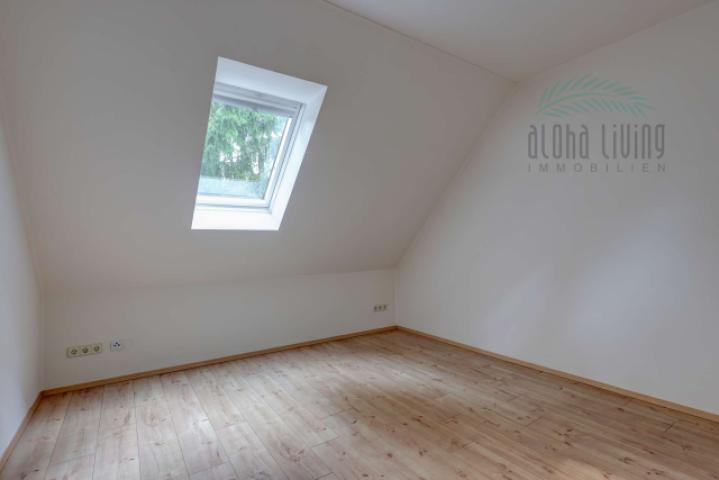 Schlafzimmer 2 (OG, VH)